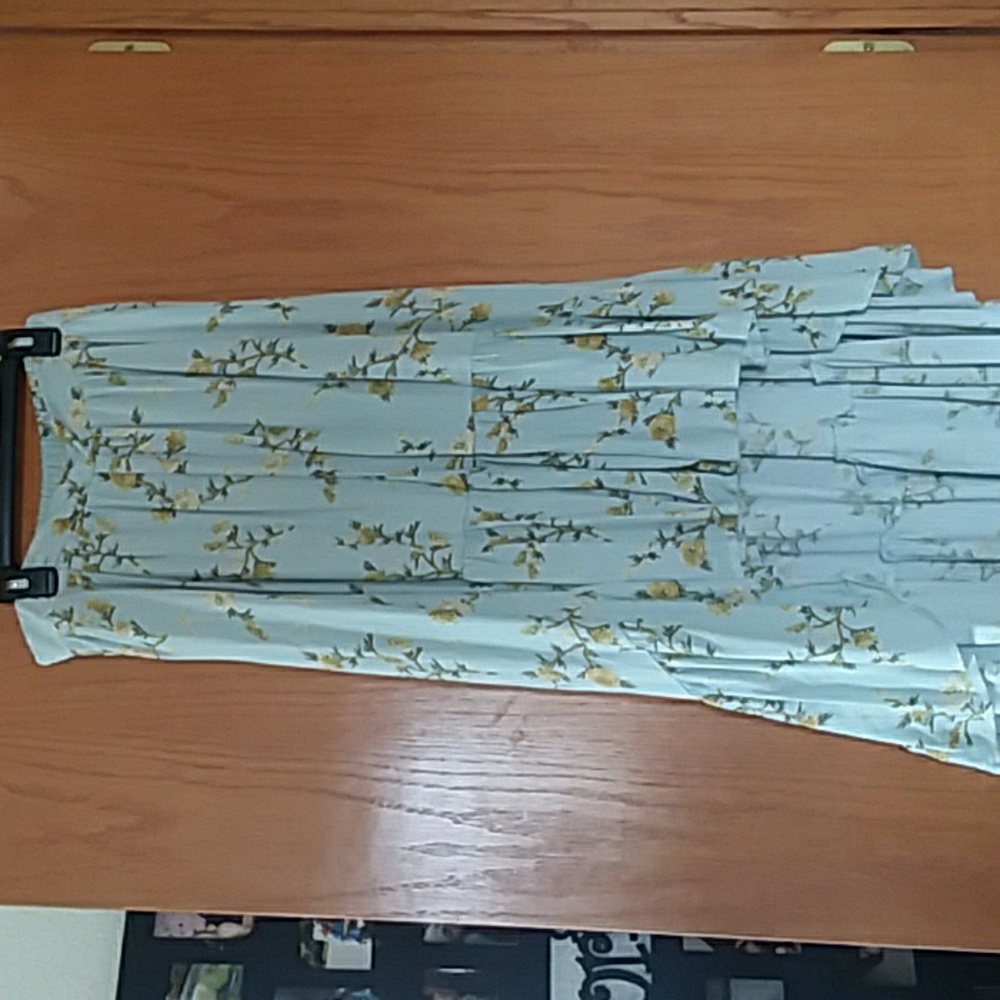 Hi low skirt, brand new with tags